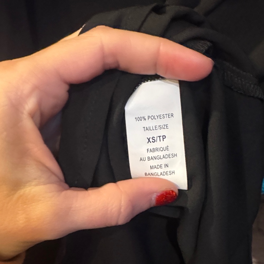 Suzy Shier • NWT Black V-Neck Tank Top - Picture 3 of 3